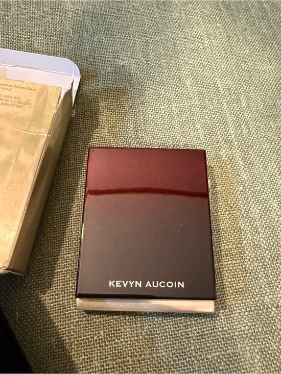Kevyn Aucoin Other - Kevyn Aucoin The Sensual Skin Powder Foundation PF02